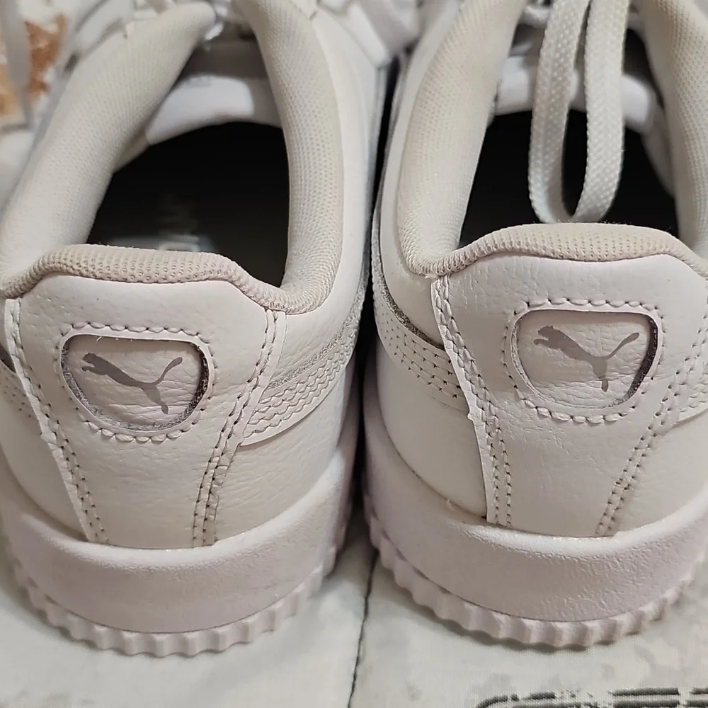 Puma - Picture 3 of 5